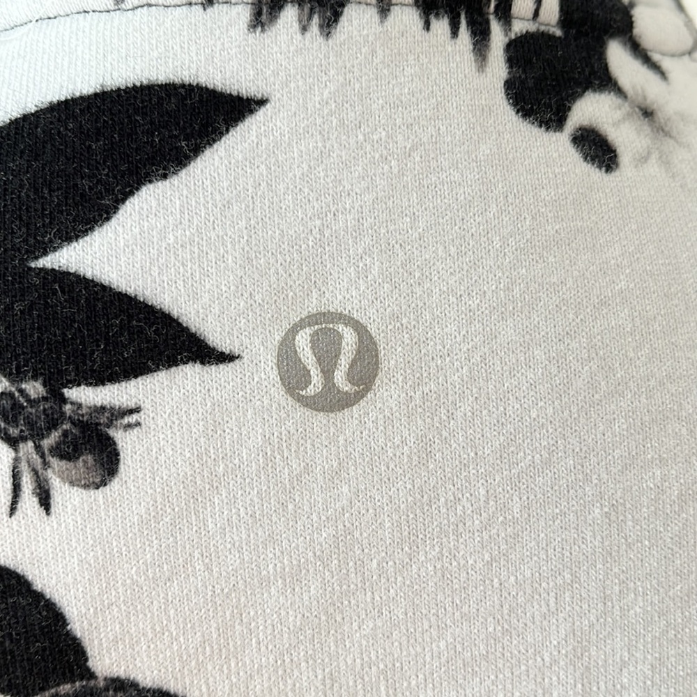 Lululemon - Picture 4 of 6